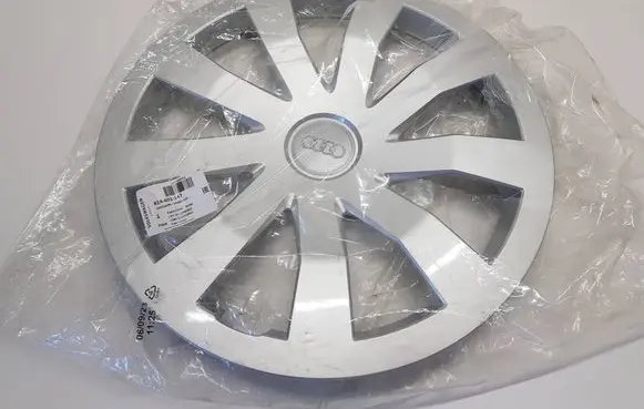 Audi A1 R15 wheel hub/cap/trim 82A601147