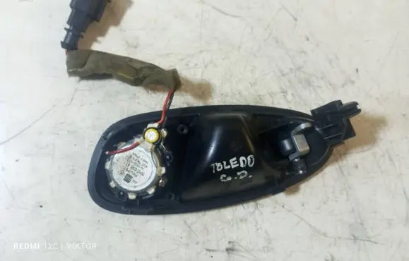 Seat Leon (1M) Front door interior handle 5P0837114 186004571