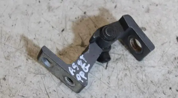 Audi A5 8T 8F Front door upper hinge 8K0831402D