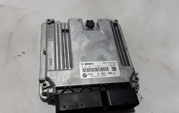 BMW 5 F10 F11 Engine control unit/module 8585380