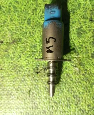 BMW 5 E60 E61 Turbo solenoid valve 12100519