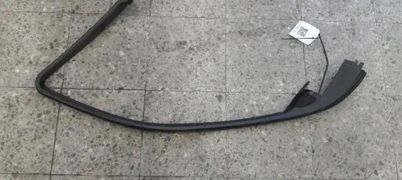 BMW 5 E39 Front door window/glass frame 8183732