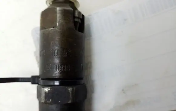 Mercedes-Benz E W210 Fuel injector A0000101051