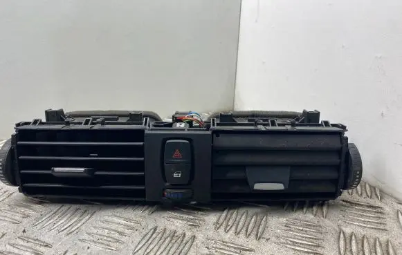 BMW 3 F30 F35 F31 Dash center air vent grill 9218552