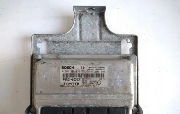 Toyota Yaris Engine control unit/module 896610D212