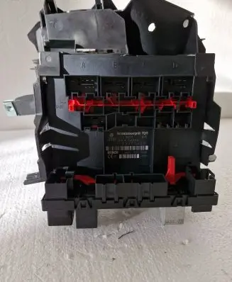 Volkswagen Golf V Fuse box set 1K0937049