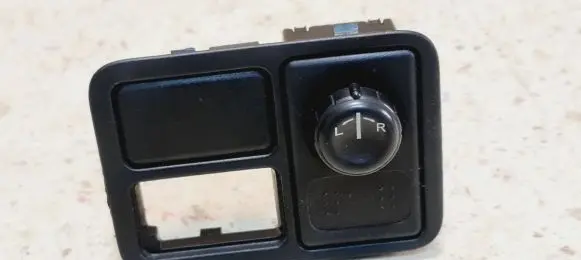 Nissan Almera N16 Wing mirror switch N1LES