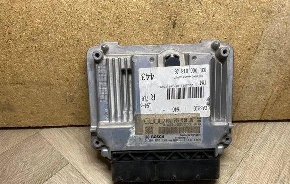 Audi A5 8T 8F Engine control unit/module 03L906018JG 0281018128