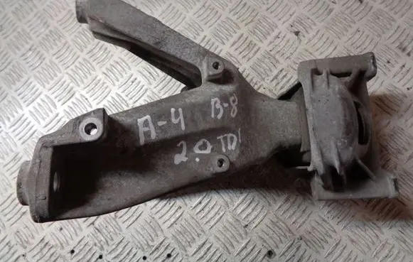 Engine mount bracket