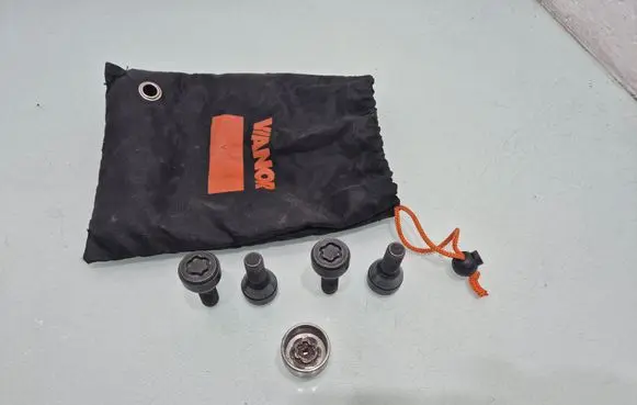BMW X1 E84 Nuts/bolts 