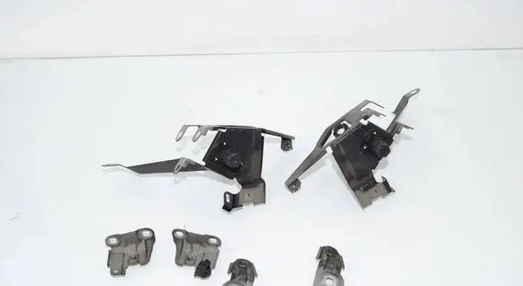 BMW 6 F06 Gran coupe Fender mounting bracket 7230583 41357230583 7230584