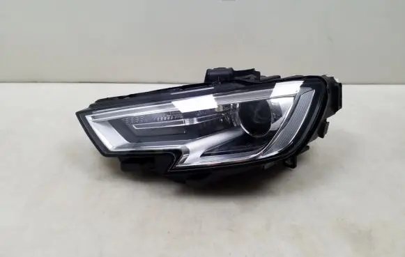 Audi A3 S3 8V Headlight/headlamp 8V0941005E