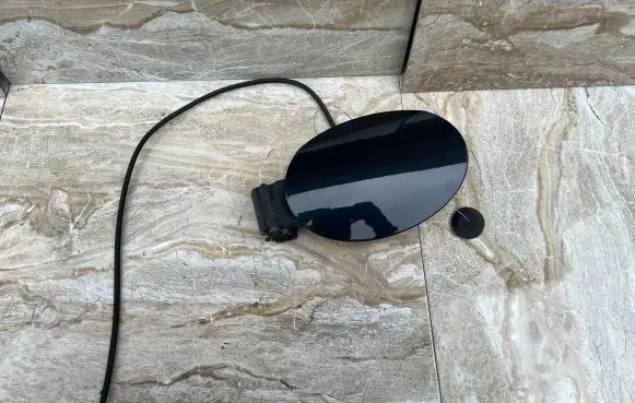 Maserati Ghibli Fuel tank cap C982