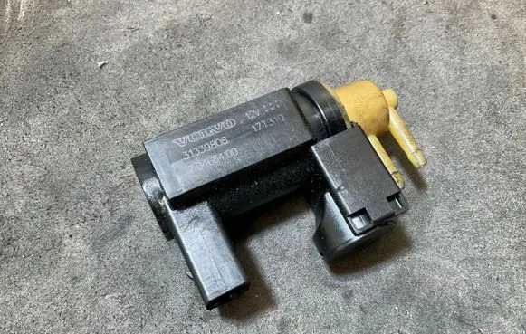 Volvo XC90 Turbo solenoid valve 31339808 17T310 70466400