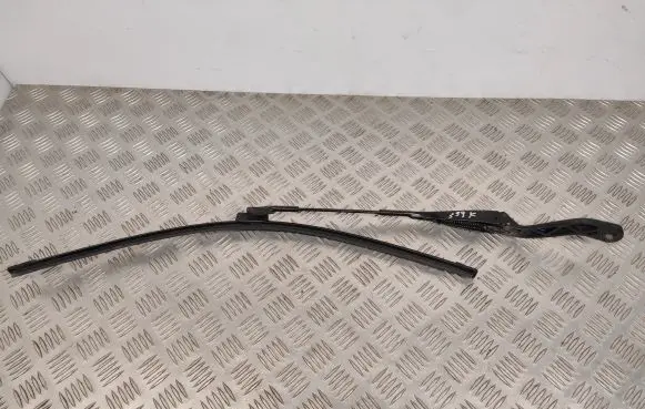 Mercedes-Benz E W211 Front wiper blade arm A2118201544