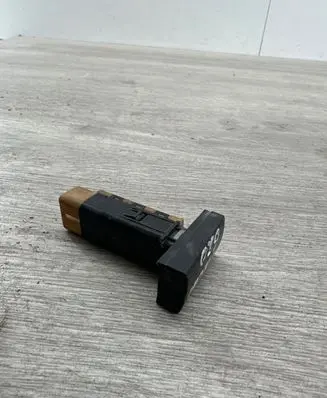 KIA Sportage Windscreen/window heater switch 621W05010