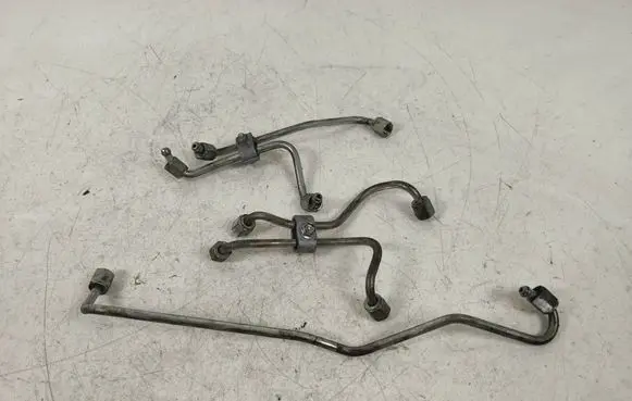 Toyota Verso Fuel injector supply line/pipe 