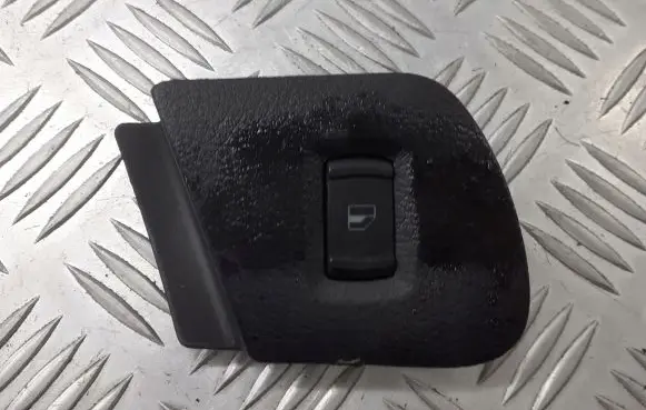 Skoda Octavia Mk1 (1U) Quarter vent window switch 106827501C