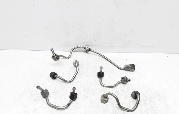 Fuel injector supply line/pipe