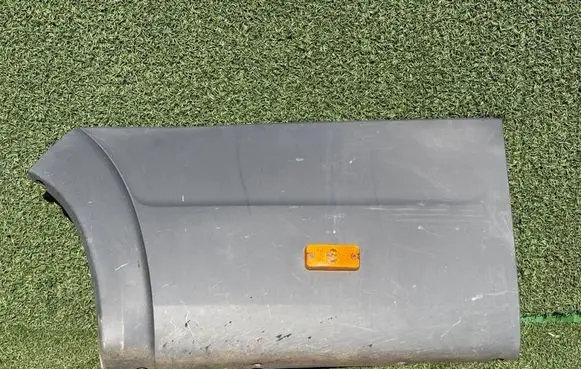 Rear fender molding trim