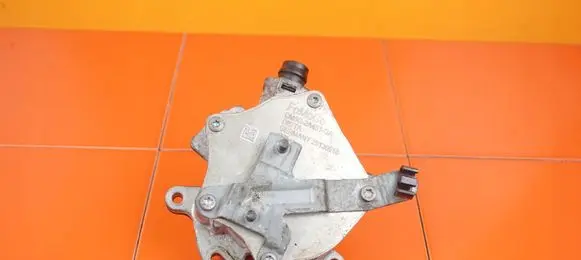 Ford Focus Vacuum pump CM5G2A451GA M2DA