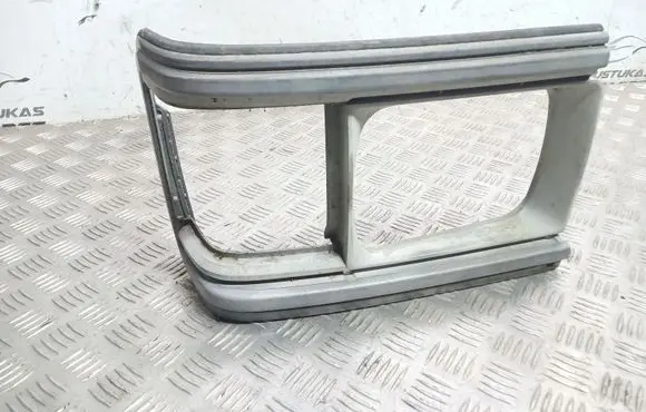Ford E100 Under headlight/headlamp trim 0410575R
