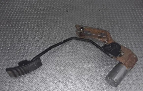 Mitsubishi Pajero Accelerator throttle pedal