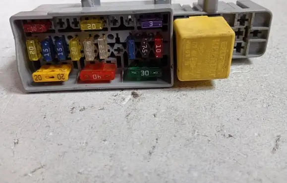 Renault Megane II Other relay 8200051112