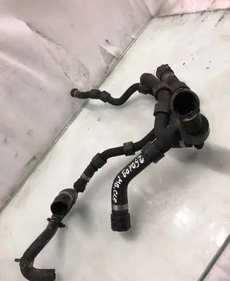 Mercedes-Benz CLA C117 X117 W117 Engine coolant pipe/hose A1765011582