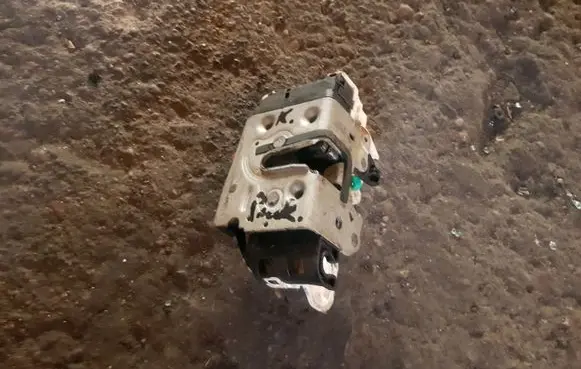 Dodge Caliber Front door lock