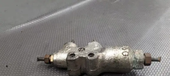 Volvo 850 Brake power pressure regulator 