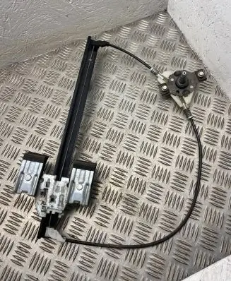 Rear door manual window regulator