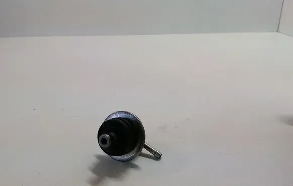 Audi A3 S3 8L Fuel pressure regulator 037133035