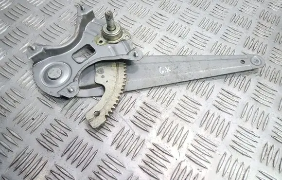 Rear door manual window regulator