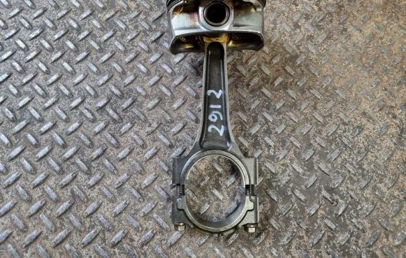 Dodge RAM Piston with connecting rod