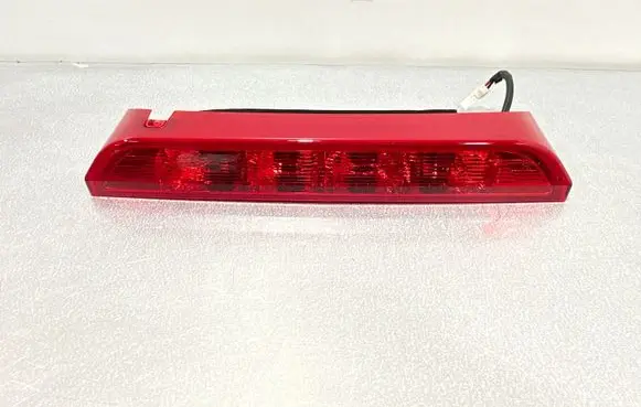 KIA Stonic Third/center stoplight S30234757