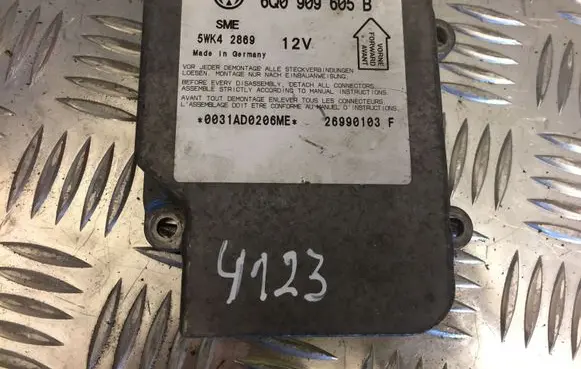 Volkswagen PASSAT B5.5 Airbag control unit/module 6Q0909605B 4123
