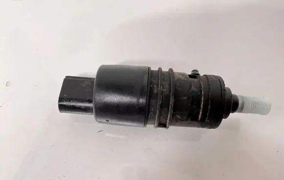 BMW 5 E60 E61 Windscreen/windshield washer pump 7302589