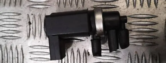 Audi A6 S6 C5 4B Turbo solenoid valve 059906627b
