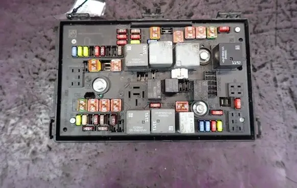 Opel Astra J Fuse box set 13368638
