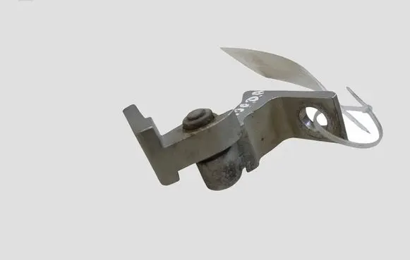 Volkswagen Polo V 6R Front door lower hinge