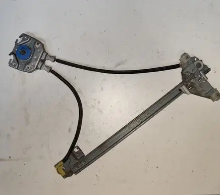 Rear door manual window regulator