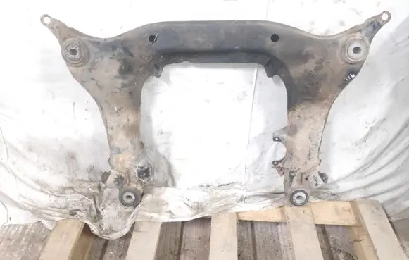 Volkswagen PASSAT B5 Front subframe