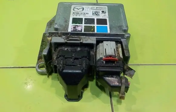Mazda 3 II Airbag control unit/module BFB657K30