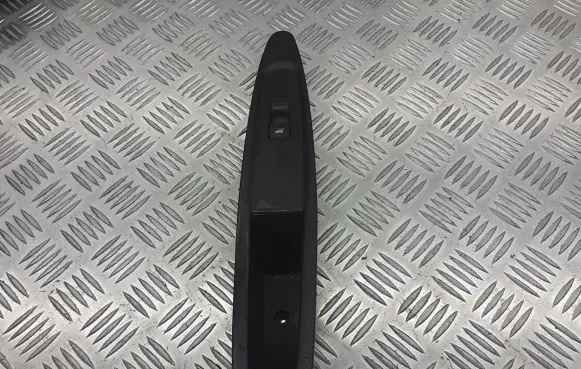 Citroen C4 I Quarter vent window switch 9651465677