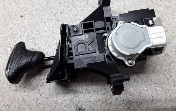 Lexus CT 200H Gear selector 75C832 75C832RHD