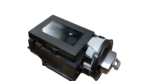Volkswagen PASSAT B7 Ignition lock 3C0905843T 33303601 11602402620970