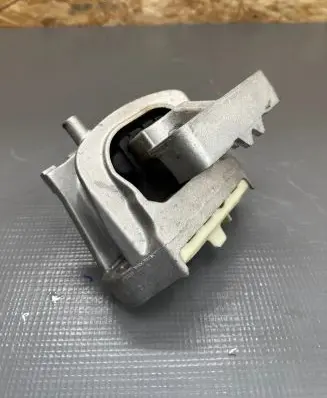Skoda Fabia Mk4 (6VA) Engine mount bracket 152106