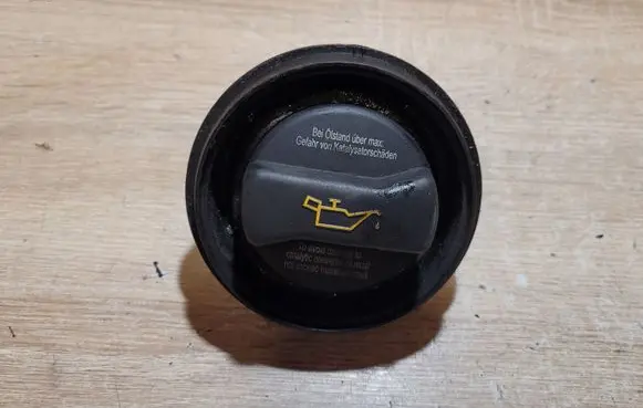 Skoda Octavia Mk2 (1Z) Oil filler cap 038188287
