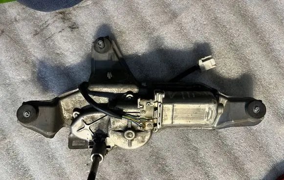 Suzuki Grand Vitara I Rear window wiper motor 2596000632